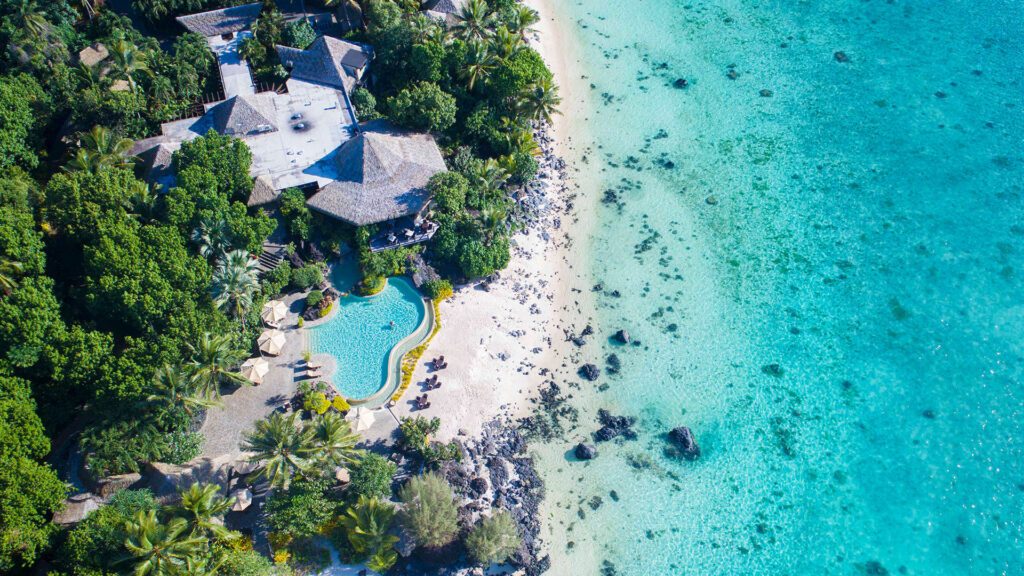 Pacific Resort Aitutaki, perfectly positioned directly on the beach - Luxury Escapes