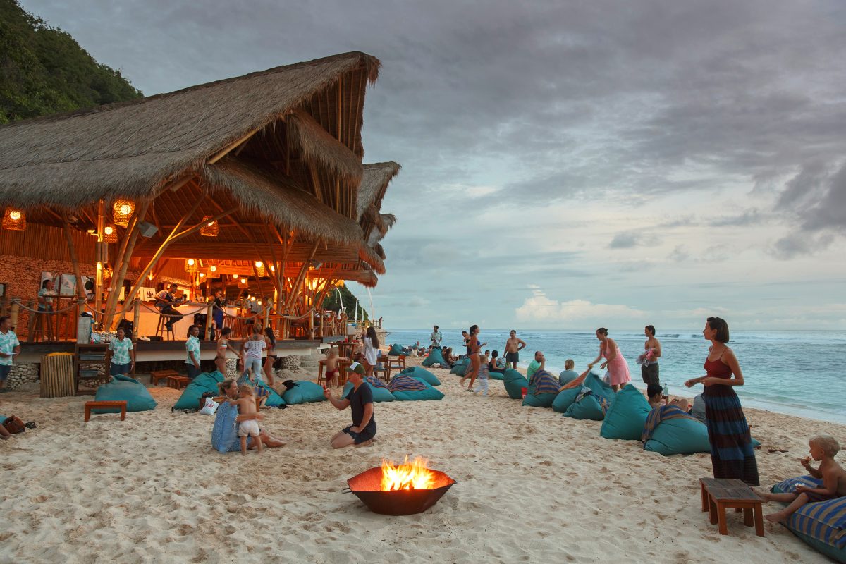 Sundays Beach Club, one of Bali's best - Luxury Escapes