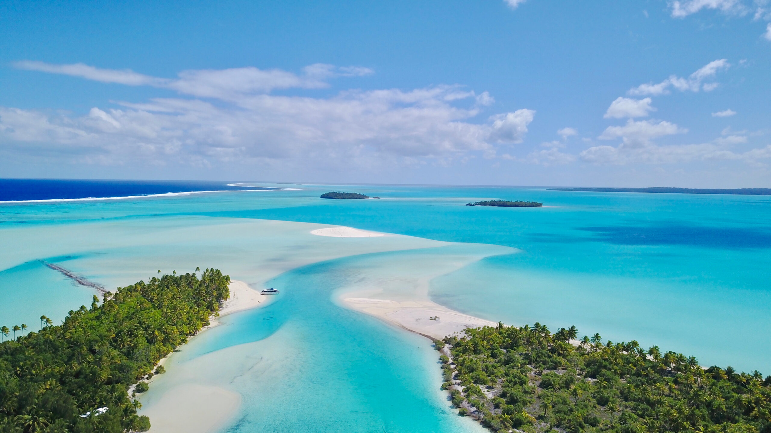 Aitutaki Lagoon Cook Islands on One Foot Island - Luxury Escapes