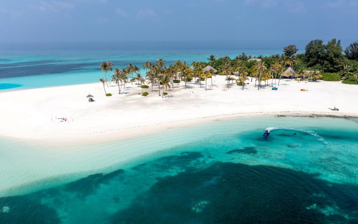 An atoll in the Maldives - Luxury Escapes
