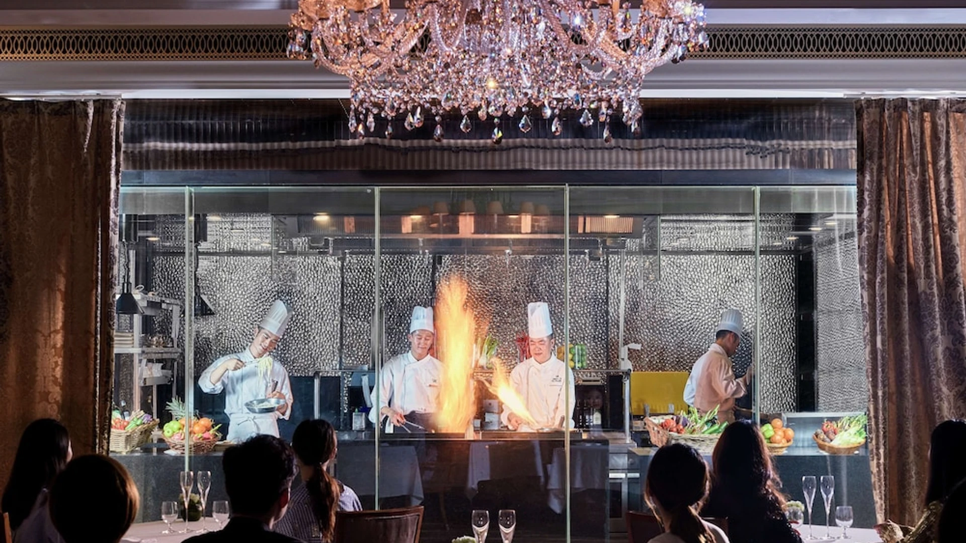 Chefs at Waldorf Astoria Shanghai dole out impressive culinary delicacies - Luxury Escapes
