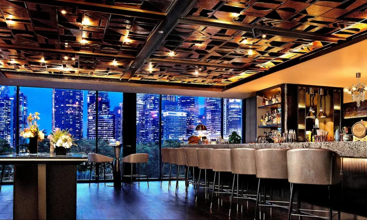 MO Bar  is one of Singapore's Top Restaurants - Luxury Escapes