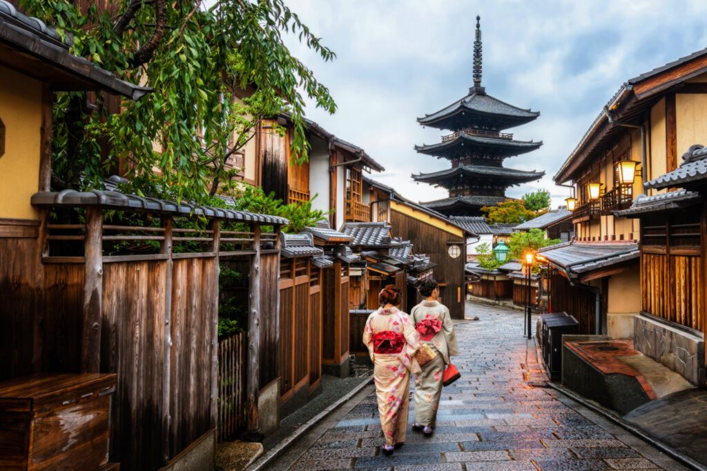 A visit to the Gion district in Kyoto is one of the best experiences in Japan - Luxury Escapes