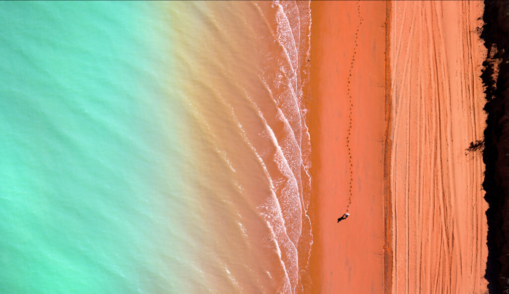 Aerial of walking at Roebuck Bay, Broome - Luxury Escapes