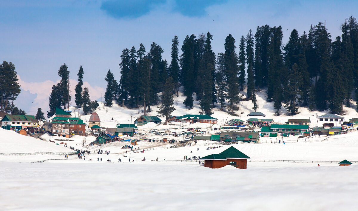 Snow drapes the slopes of Gulmarg, making it an ideal winter holiday destination in India.