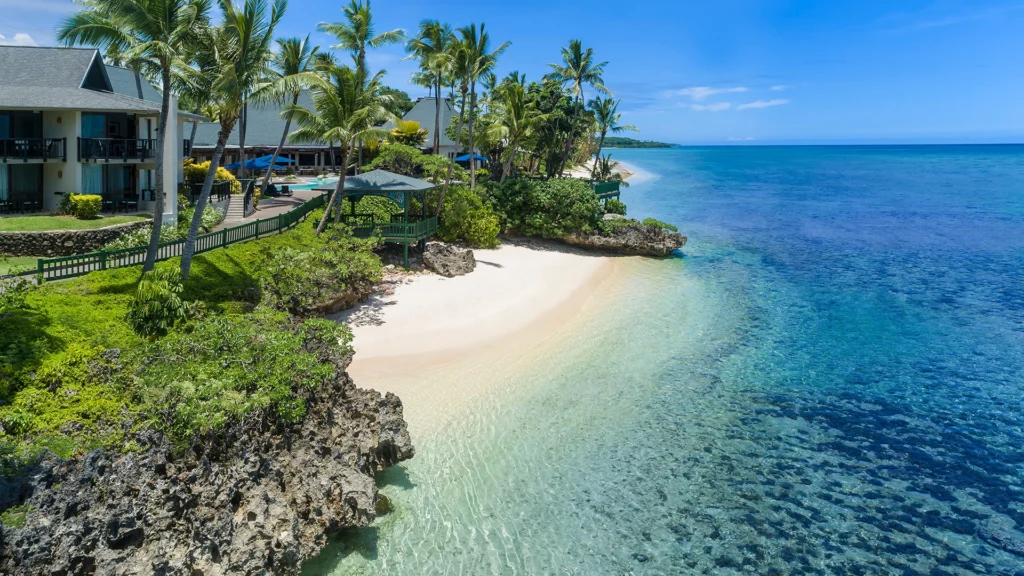 Beautiful beaches at Shangri-La Yanuca Island, one of the destinations of Fiji's islands - Luxury Escapes