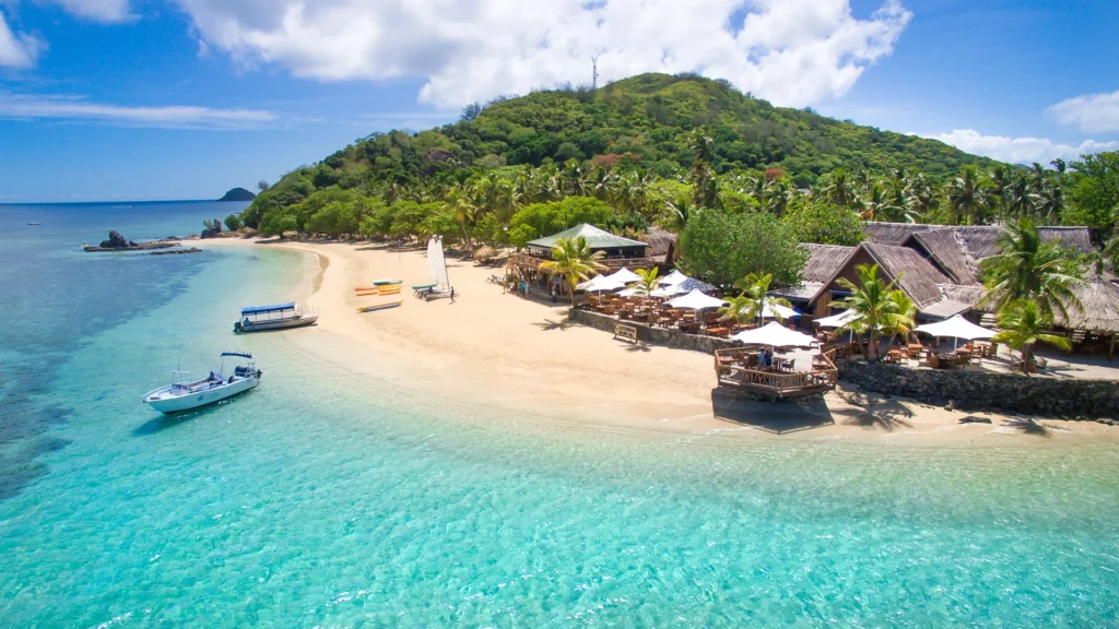 Renowned paradise Castaway Island in Fiji, one of the destinations of Fiji's islands - Luxury Escapes