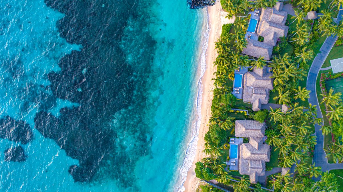 Resort villas on a stretch of Fijian coast - Luxury Escapes