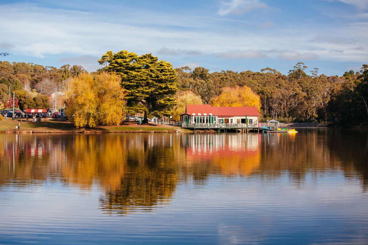 A picture of Lake Daylesford to illustrate ChillOut Festival in Daylesford, one of the best things to do in Australia in autumn - Luxury Escapes