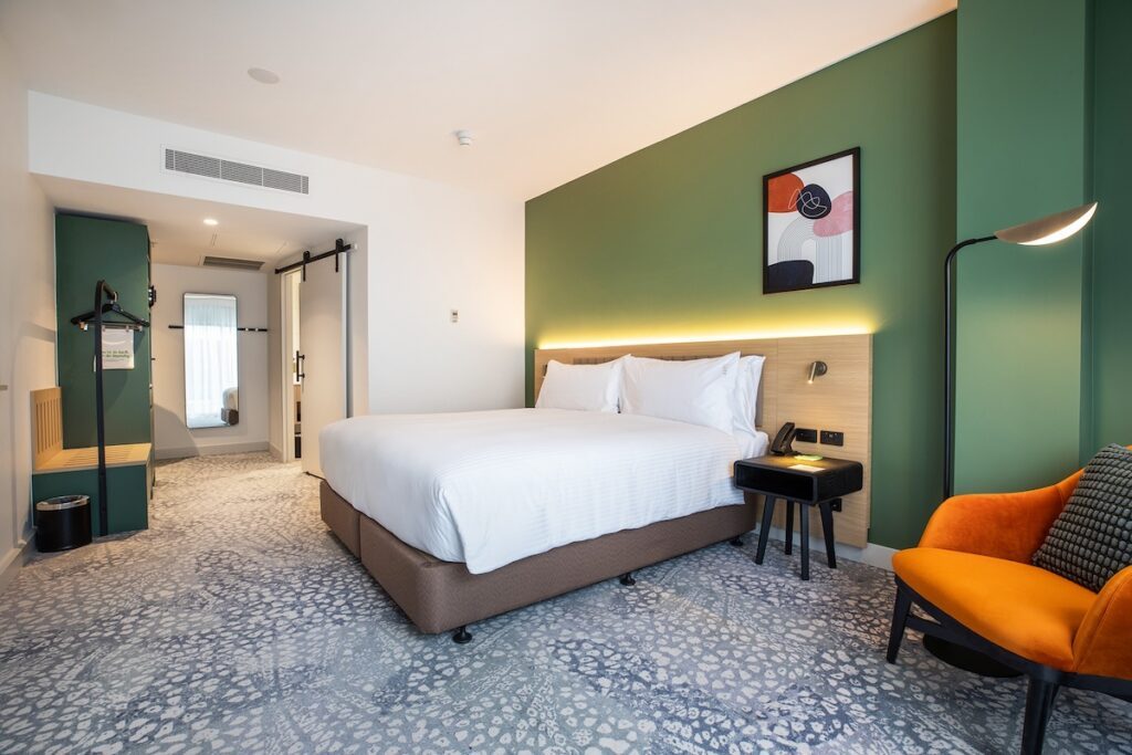 King room Holiday Inn Dandenong - Luxury Escapes
