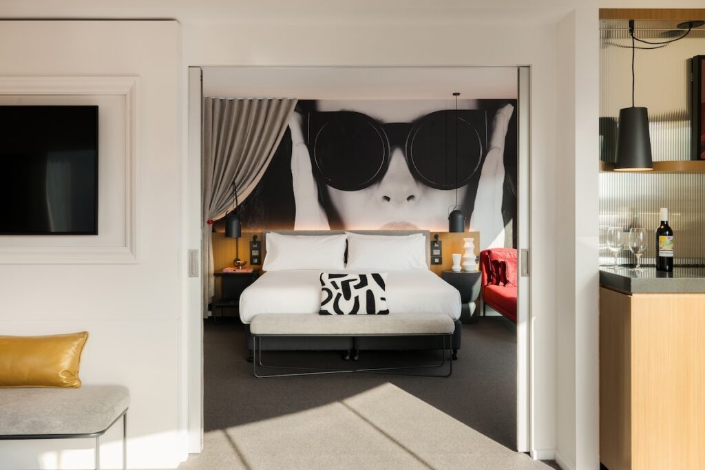 Hotel Indigo Melbourne corner suite - Dream by Luxury Escapes