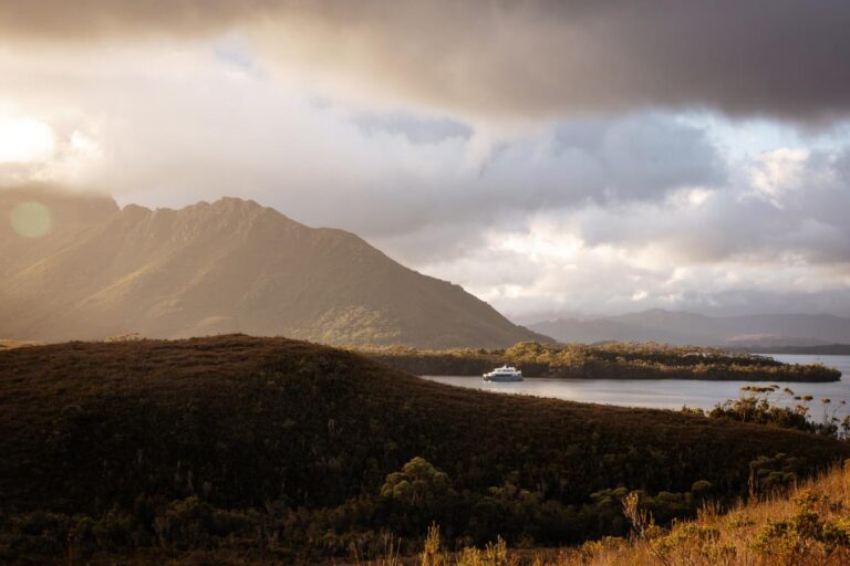 Odalisque III, a luxury vessel in Tasmania - Luxury Escapes