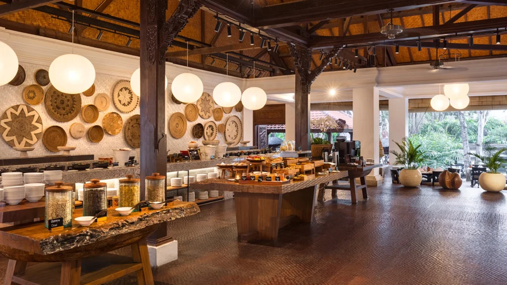 Buffet dining at Grand Hyatt Bali, one of our best-selling escapes - Luxury Escapes 