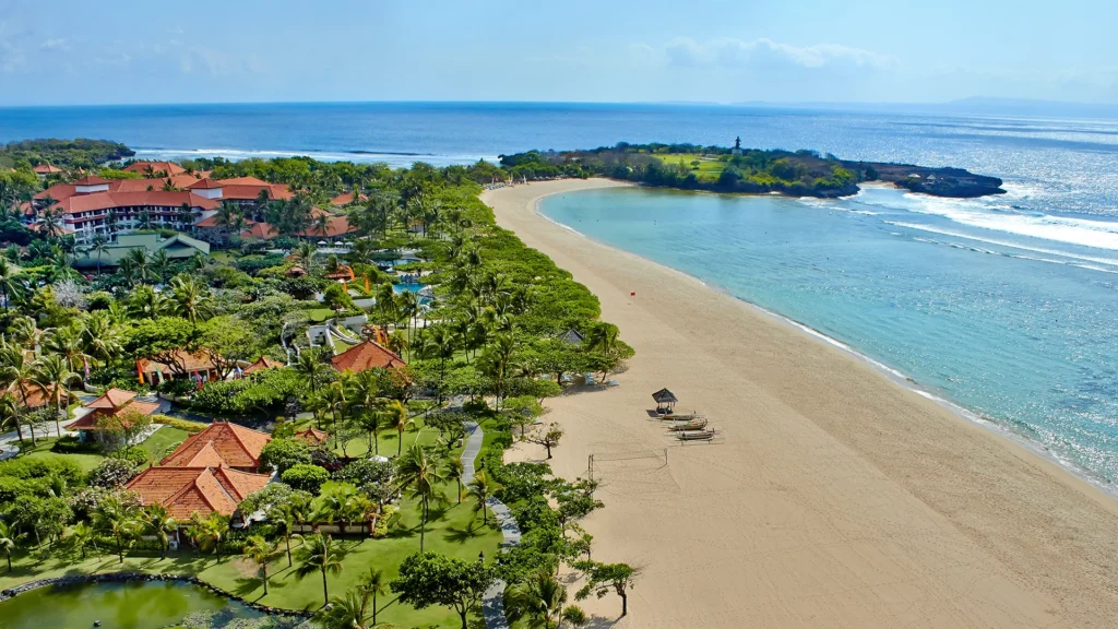 Nusa Dua beach at Grand Hyatt Bali, one of our best selling escapes - Luxury Escapes 