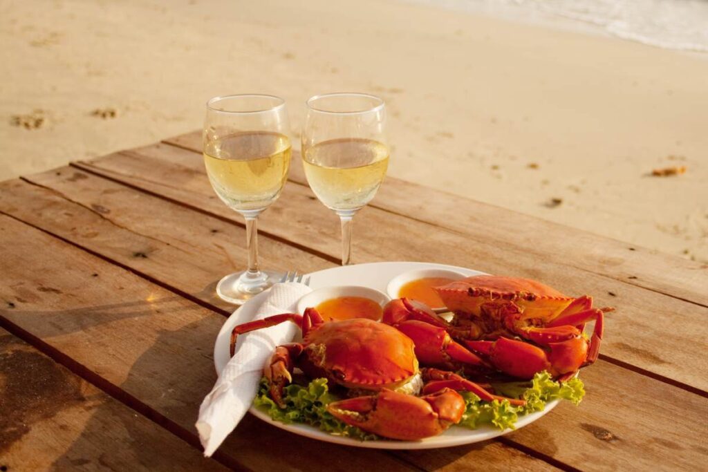 A delicious plate of fresh crab on the Gold Coast - Luxury Escapes