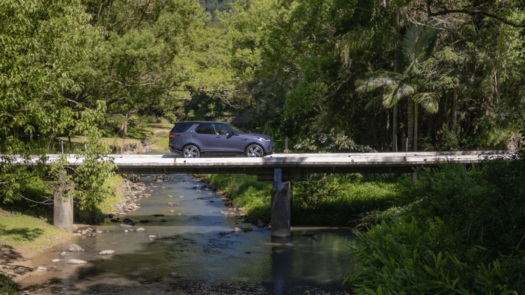 Land Rover Discovery, the perfect vehicle for the inner city or the open road - Luxury Escapes