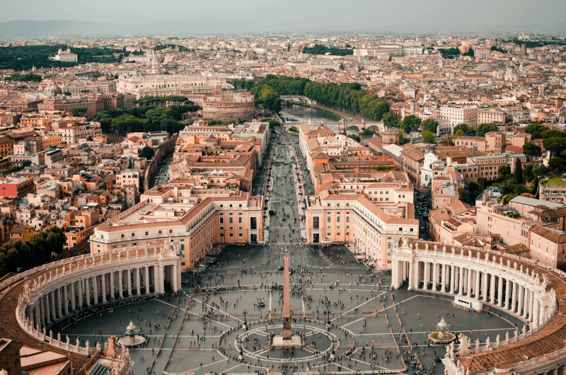 A view of Saint Peter's Square in Vatican City - Luxury Escapes