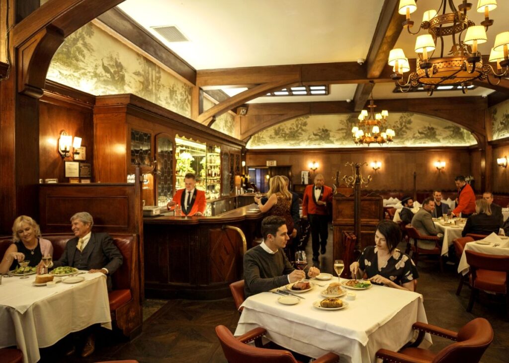 Musso & Frank Grill, one of the best restaurants in Los Angeles - Luxury Escapes