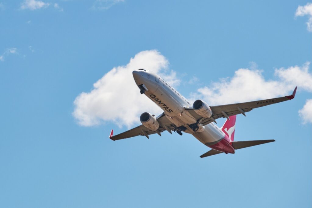 A Qantas plane, to illustrate a review of the Melbourne to Los Angeles service - Luxury Escapes