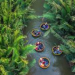 Tourists in Vietnam - Luxury Escapes