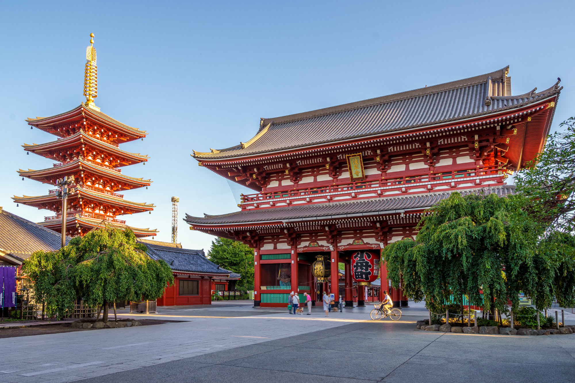 kaminarimon of sensoji in Asakusa, Tokyo, Japan.