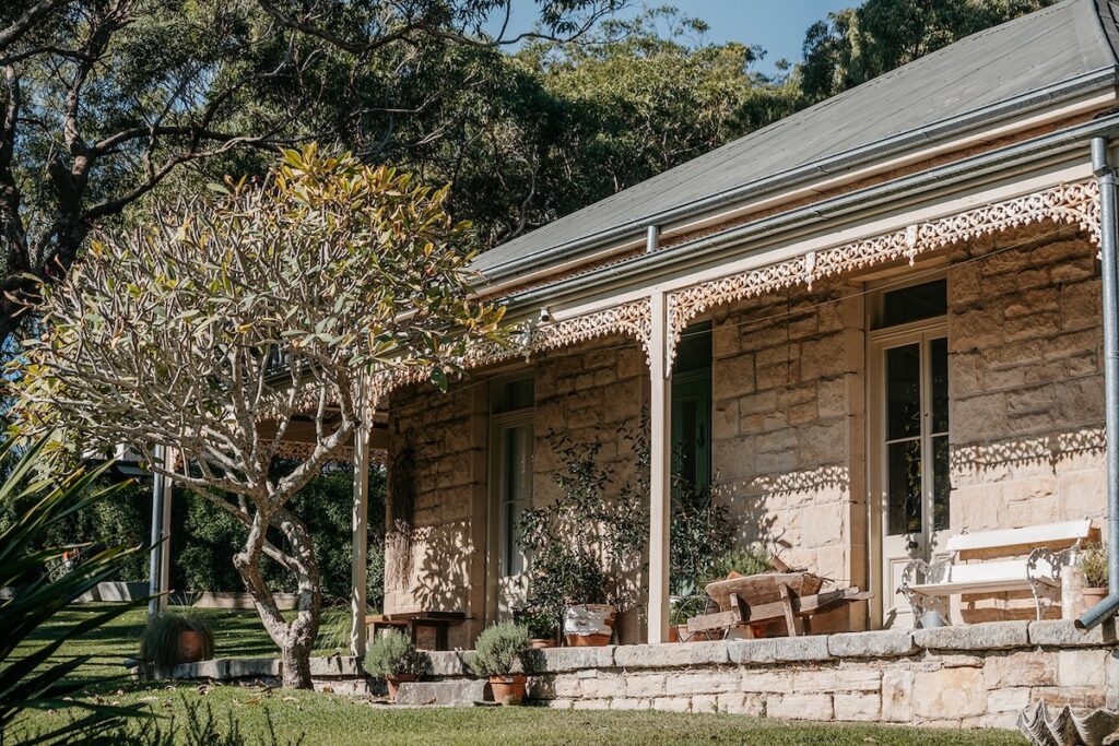 Dream by Luxury Escapes - Coastal Connection: Simpson Cottage Offers History and Luxury in a Retro Seaside Idyll