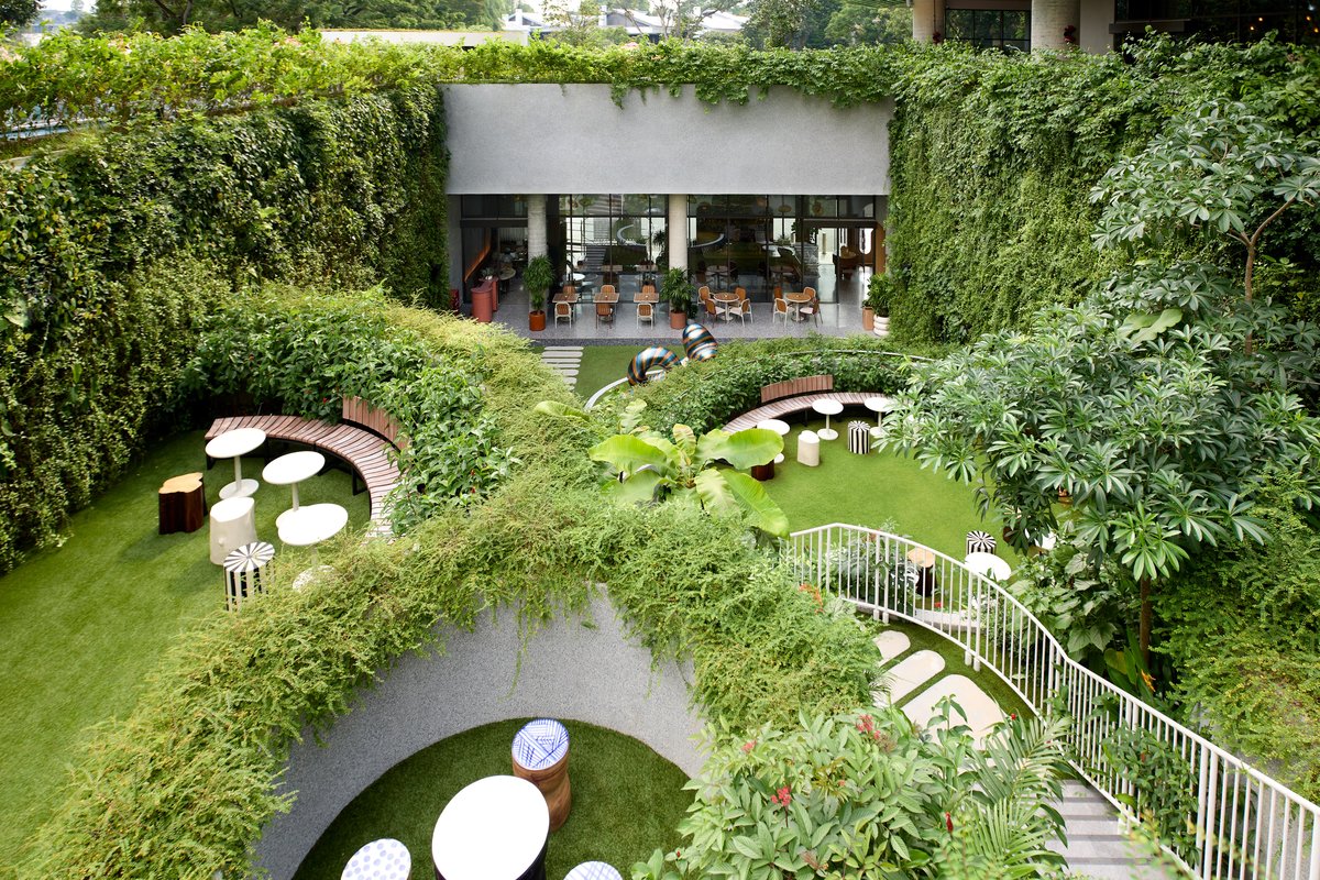 The Garden Outdoor pool, why stay at The Standard, Singapore - Luxury Escapes
