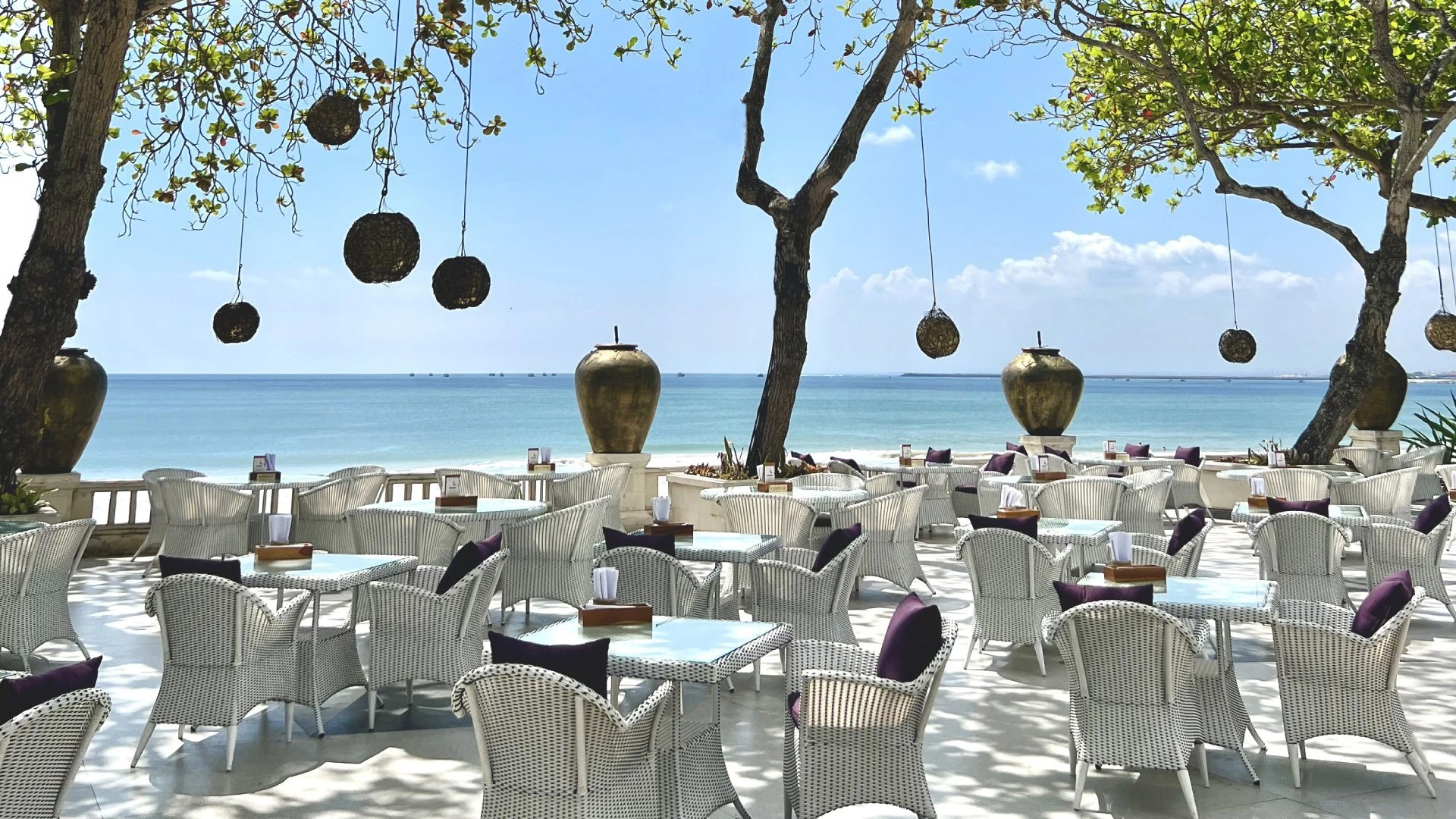 A picture of the beachfront bar at InterContinental Bali Resort - Luxury Escapes