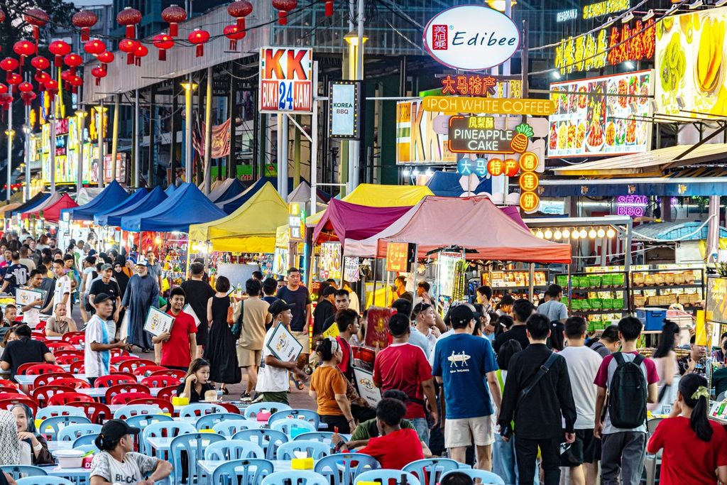 Jalan Alor, Malaysia. Source: Shutterstock / monticello
