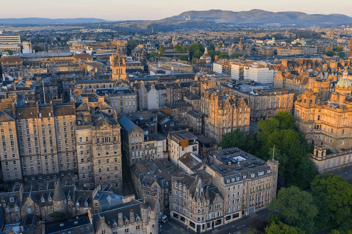 Aerial view of Edinburgh - Luxury Escapes