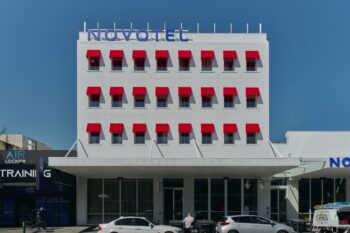 Enregistrement au nouveau Novotel inspiré par la côte de St Kilda